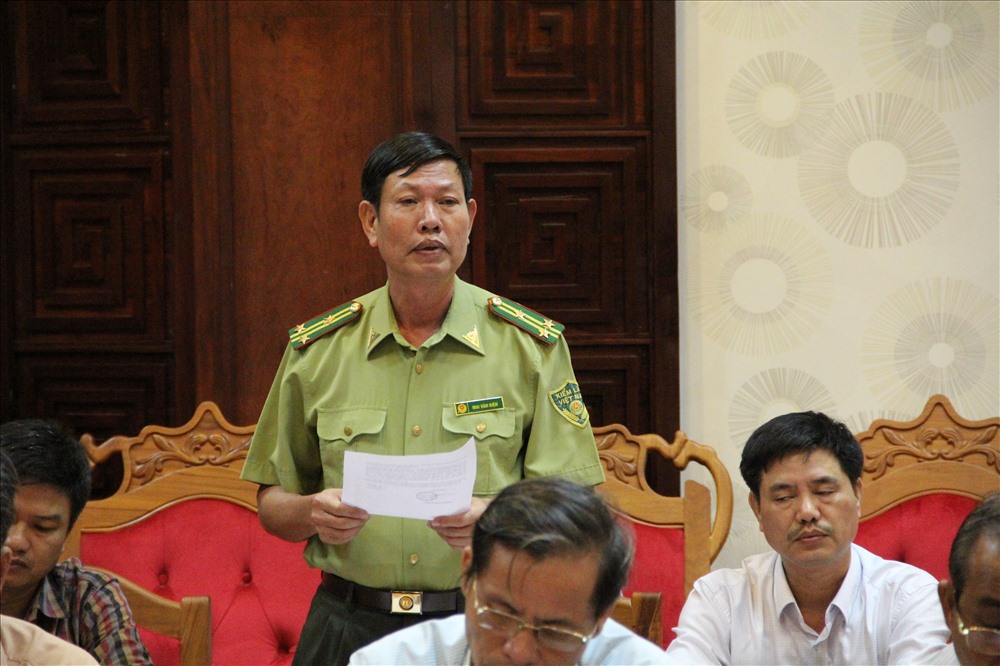 Ông Mai Văn Kiện - Chi cục phó Chi cục Kiểm lâm tỉnh Đắk Lắk thông tin vụ phá rừng tại buổi họp báo.