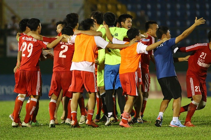 Thế nhưng việc thiếu may mắn trên chấm luân lưu đã khiến U21 SLNA ngậm ngùi nhìn đối thủ Viettel giành vé vào chơi trận chung kết. Ảnh: Đ.V