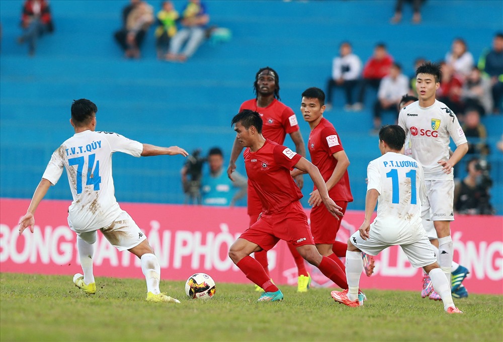 Bầu Thắng cũng phủ nhận thông tin Toyota đã kết thúc tài trợ cho V.League. “Mọi chuyện vẫn đang được đàm phán“, bầu Thắng cho biết.