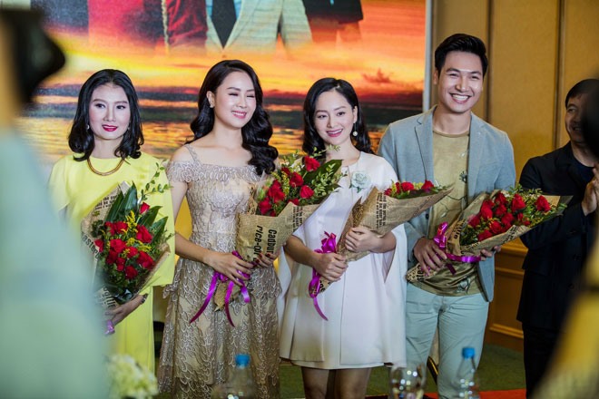 “Cả một đời ân oán” được hai đạo diễn, NSƯT Trọng Trinh và NSƯT Vũ Trường Khoa đồng dàn dựng. Vốn kinh nghiệm và đạt được nhiều thành công về mảng đề tài tâm lý, gia đình, ở lần kết hợp này, hai vị đạo diễn đã dồn nhiều tâm sức để quyết cho ra một sản phẩm thậm chí mang tiếng vang hơn tất cả các bộ phim trước đó của hai người.
