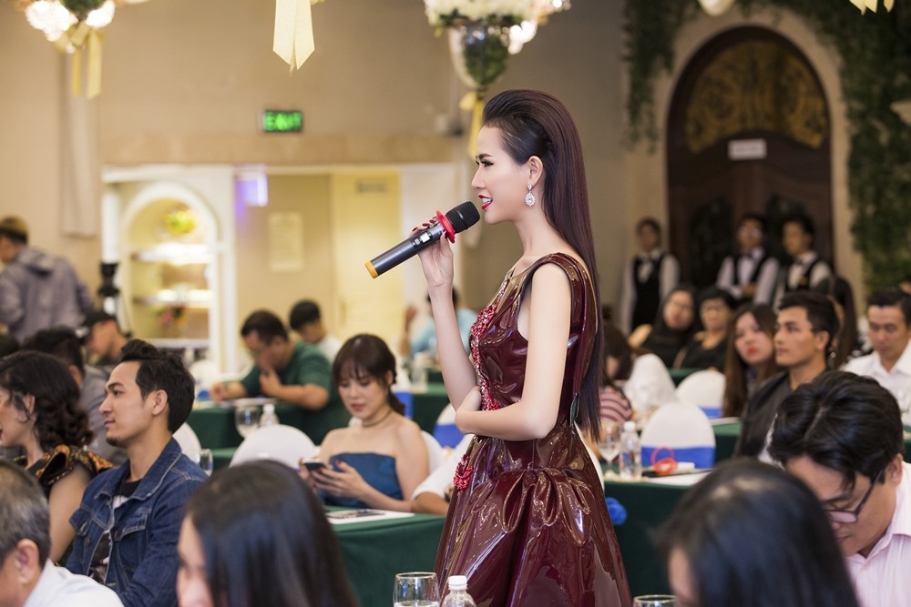Phan Thị Mơ chia sẻ tại buổi công bố các hạng mục giải thưởng Ngôi Sao Xanh
