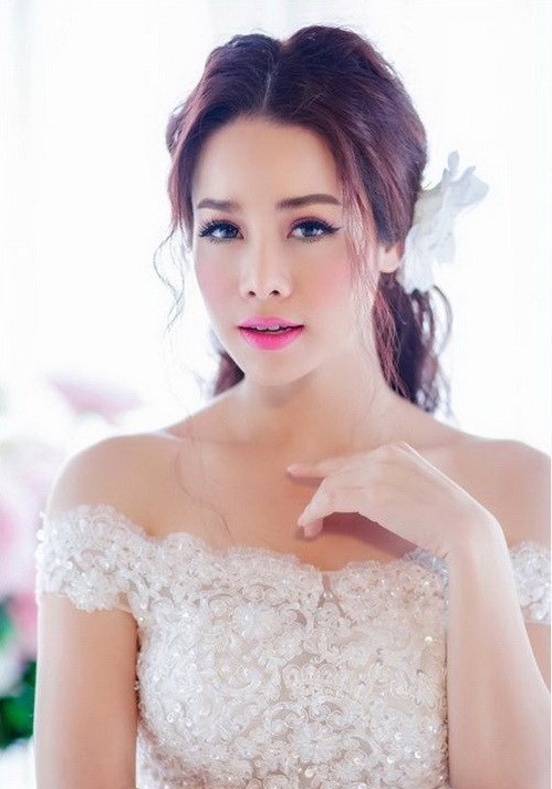 Cùng quan điểm, Nhật Kim Anh bày tỏ chương trình nên khai thác những điều tốt đẹp để mọi người có cái nhìn thiện cảm hơn với các nghệ sĩ còn chuyện gì đã qua không nên nhắc lại.