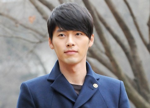 Kim Hyun Bin được coi là nam diễn viên đẹp trai được yêu thích hàng đầu tại Hàn Quốc với những bộ phim đình đám như: Tôi là Kim Sam Soon, Secret Garden, Trước đây nam diễn viên cũng đã từng hẹn hò với Song Hye Kyo trong một thời gian ngắn.