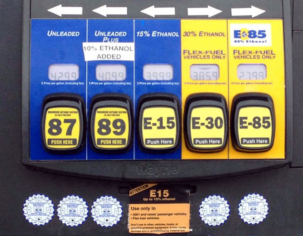 Các nước phát triển đã sử dụng xăng sinh học từ lâu, thậm chí tỉ lệ cồn (ethanol) còn lên tới 15% (xăng E85)