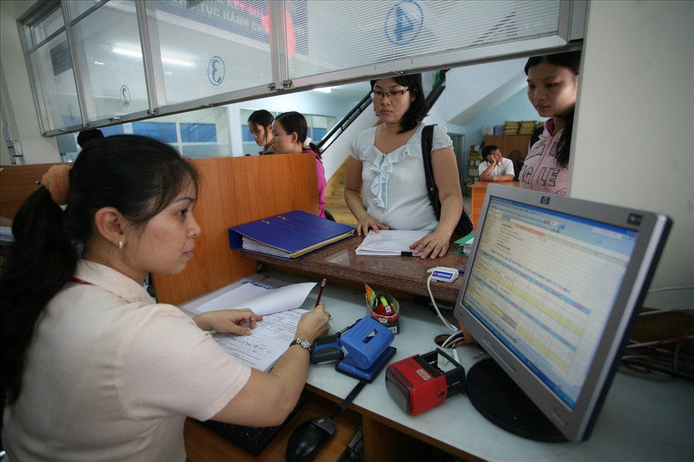 Cán bộ, công chức, viên chức TPHCM dự kiến sẽ được tăng thêm thu nhập 0,6 lần trong năm 2018.Ảnh: LÊ TOÀN