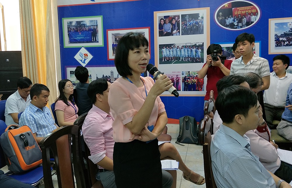 Đại diện sở ngành trao đổi (ảnh:PK).