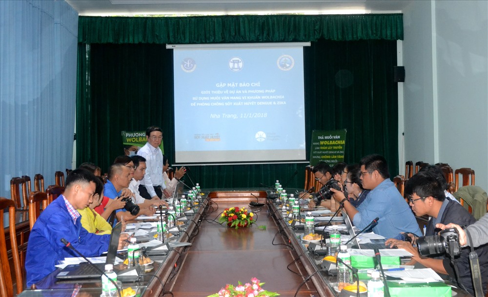Họp báo thông báo kế hoạch thả muỗi Wolbachia vào tự nhiên ở TP. Nha Trang. Ảnh: Châu Tường