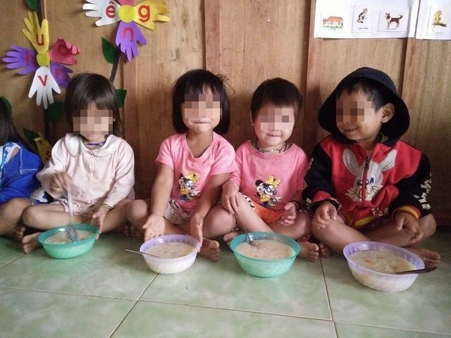 Miếng ăn, giấc ngủ của các cháu tại điểm trường do 2 cô giáo đảm trách