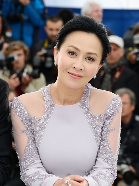 Lưu Gia Linh được coi là diễn viên “làm mưa làm gió” làng điện ảnh Hồng Kong những năm 1980. Sau khi từ chối lời đề nghị đóng bộ phim “Set Me Free“, nữ diễn viên đã bị một nhóm người bắt cóc và buộc phải chụp ảnh nude. Đến tận năm 2002, những hình ảnh này bị tạp chí East Week đăng tải gây chấn động làng giải trí Hoa ngữ suốt một thời gian dài.