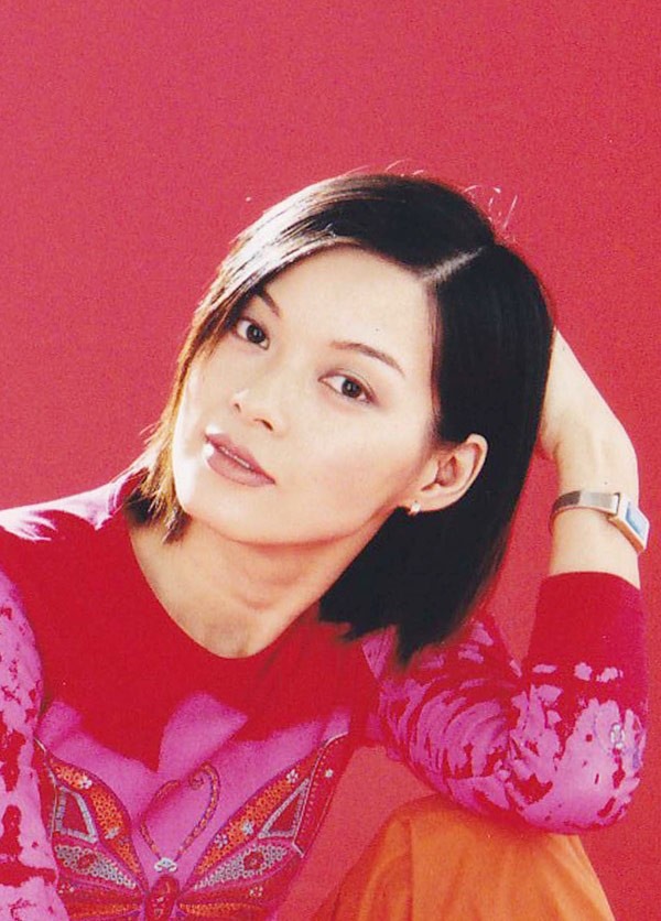 Năm 1990, Lưu Cẩm Linh đã lên tiếng thừa nhận bị gây mê, cưỡng bức và tống tiền bởi một nhân vật có “máu mặt“. Cô rất sợ hãi nhưng không dám đứng lên tố cáo với cảnh sát, cho đến kh sự việc bị lộ mới dám lên tiếng thừa nhận.