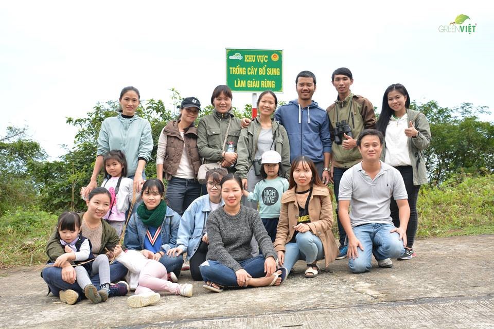 Hoạt động này đã thu hút được sự quan tâm của nhiều người như: học sinh, sinh viên, người đi làm, và các em nhỏ. Ảnh: NVCC