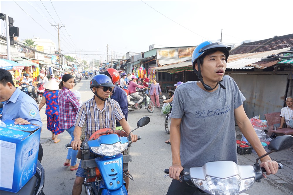Sáng 20.1, nhiều người dân ngơ ngác tìm lộ trình lưu thông thay thế