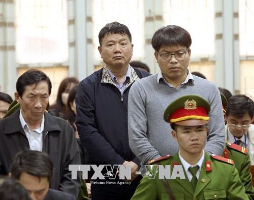 Ông Đinh La Thăng tại tòa nghe tuyên án. Ảnh TTXVN