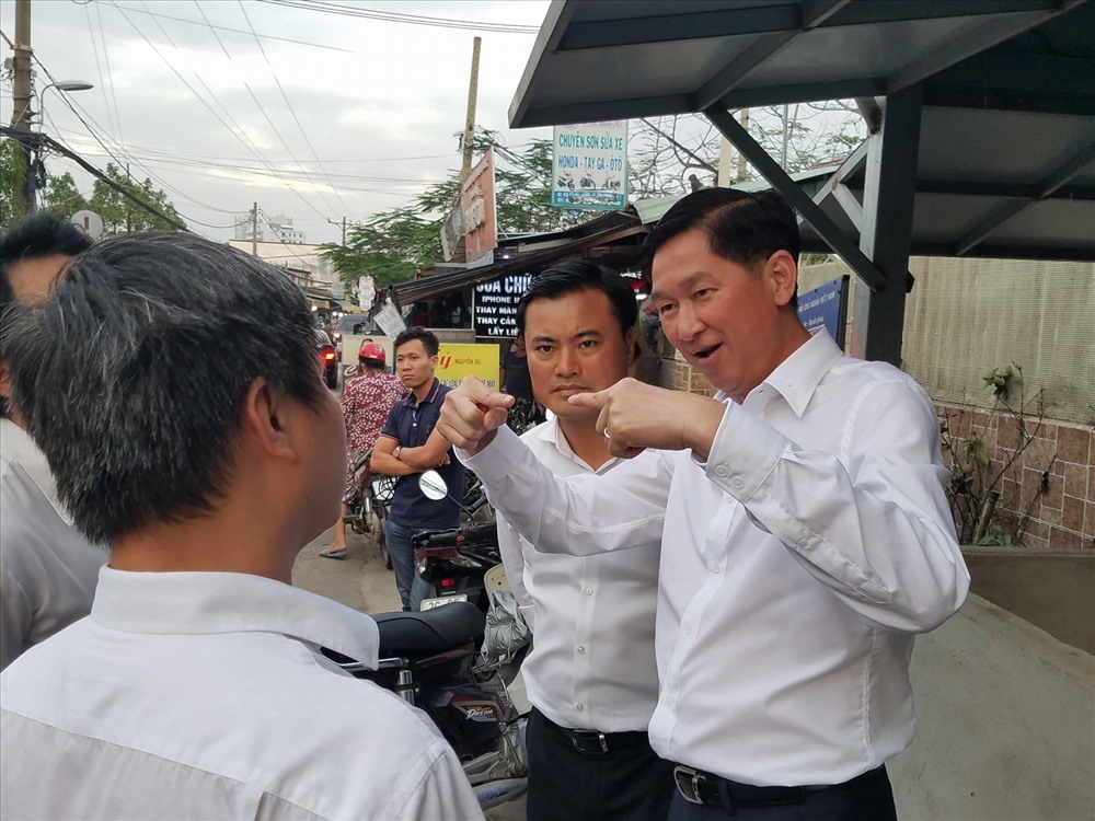 Ông Trần Vĩnh Tuyến - Phó chủ tịch UBND TPHCM chỉ đạo các đơn vị phải triển khai đồng bộ các biện pháp ngăn chặn trường hợp tương tự ở tất cả các cầu yếu trên địa bàn TP.