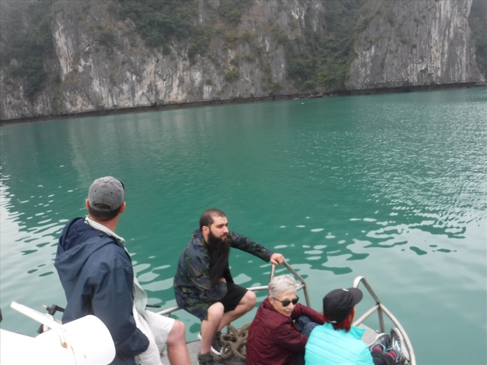 Một trải nghiệm tuyệt với đối với các thành viên gia đình đạo diễn trong lần đầu tới Việt Nam. Ảnh: CTV