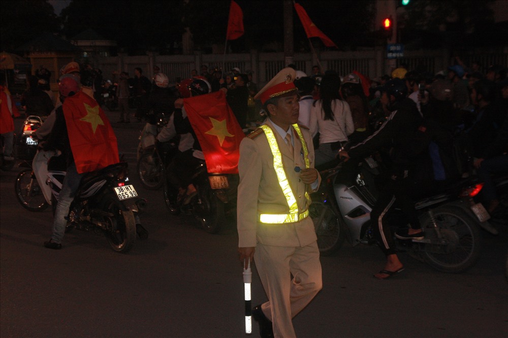 Lực lượng công an làm việc cật lực. ảnh:HQ