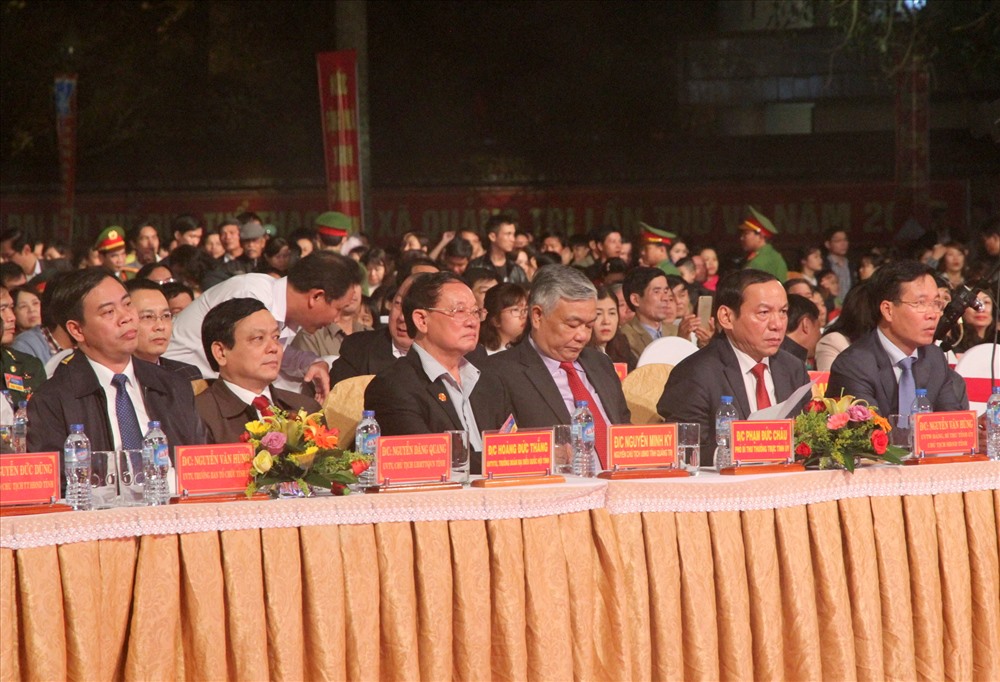 Lãnh đạo Đảng, Nhà nước tham dự chương trình nghệ thuật. Ảnh: Hưng Thơ.