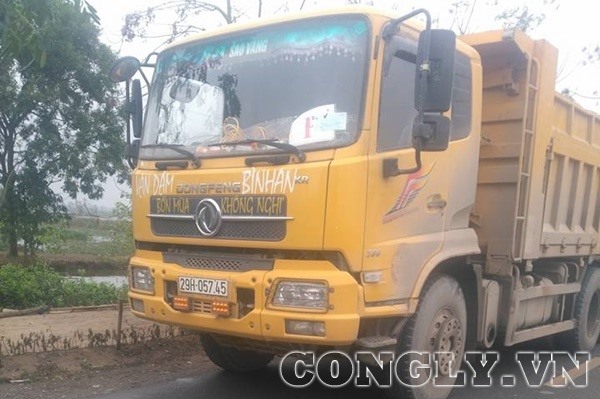 Xe tải trong vụ tai nạn. ( Nguồn: CONGLY.VN)