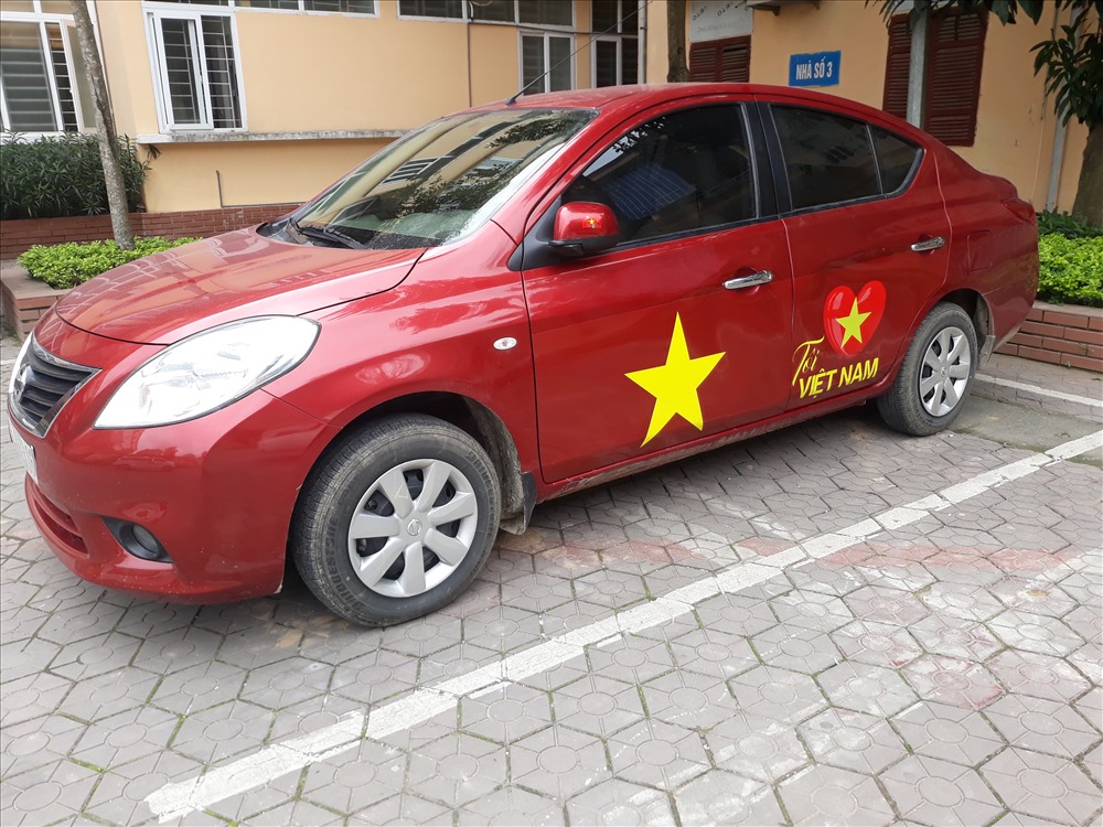 Khắp nơi xuất hiện hình ảnh tự hào về tinh thần dân tộc. ảnh:HQ