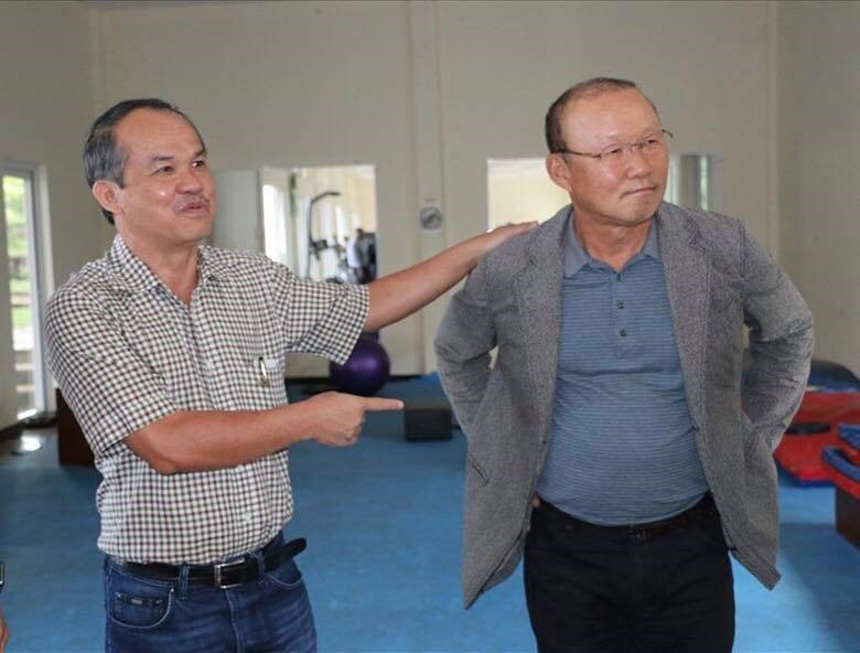 Bầu Đức và HLV Park Hang-seo. Ảnh: FBNV.