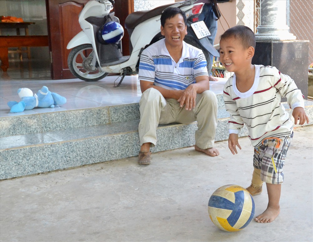 và nhất là đá bóng.