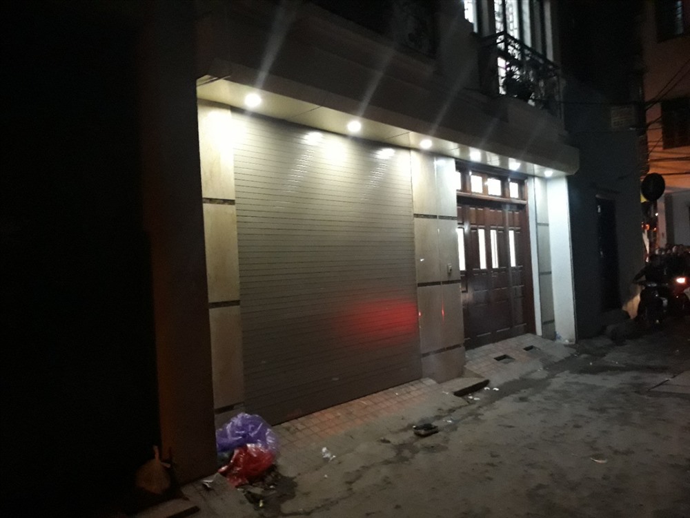 Căn nhà (cửa cuốn) - nơi phát hiện thi thể ông Lâm. Ảnh: CTV.