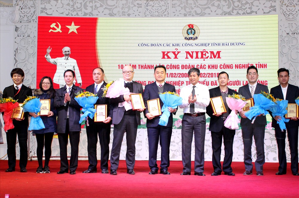 Công đoàn Các Khu công nghiệp tỉnh khen thưởng doanh nghiệp “Vì người lao động”.
