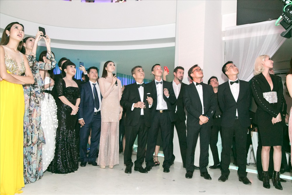 Rất ý nghĩa khi trái bóng có chữ ký của các thành viên U20 Việt Nam đóng góp cho Nam Phương Foundation số tiền 2,8 tỷ đồng