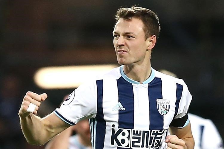 Johny Evans có thể chuẩn bị tái hợp với Manchester United. Ảnh: The Sun.
