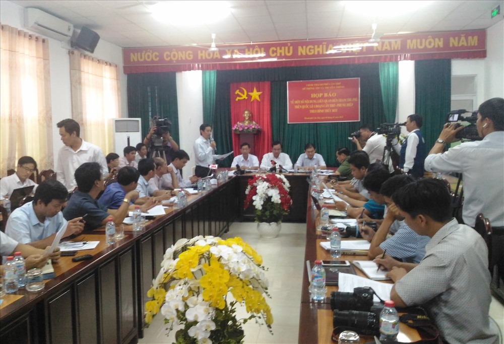 Quang cảnh buổi họp báo (ảnh: Tr.L)