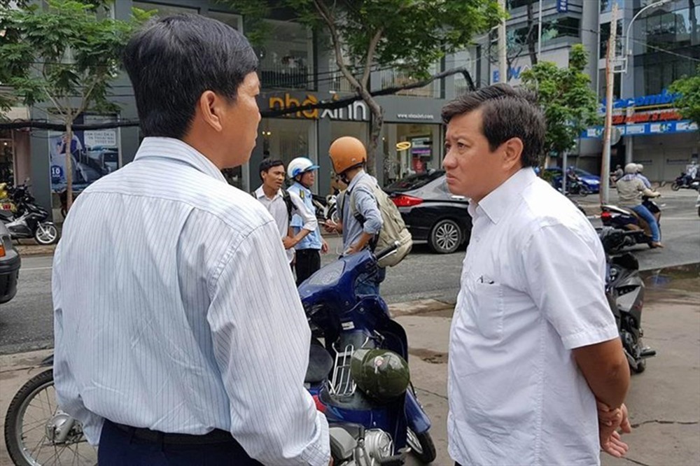 Ông Đoàn Ngọc Hải - Phó chủ tịch UBND quận 1 - trong một lần ra quân chấn chỉnh vỉa hè, lòng đường trên địa bàn quận 1. Ảnh: TRƯỜNG SƠN