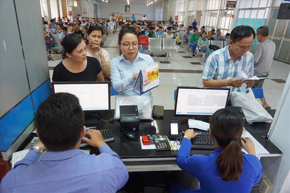 Đến trưa 1.10, vé tàu về các tỉnh miền Trung rất khó mua.