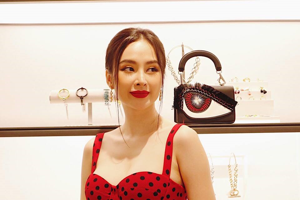 Nhan sắc của Angela Phương Trinh thay đổi từng ngày.
