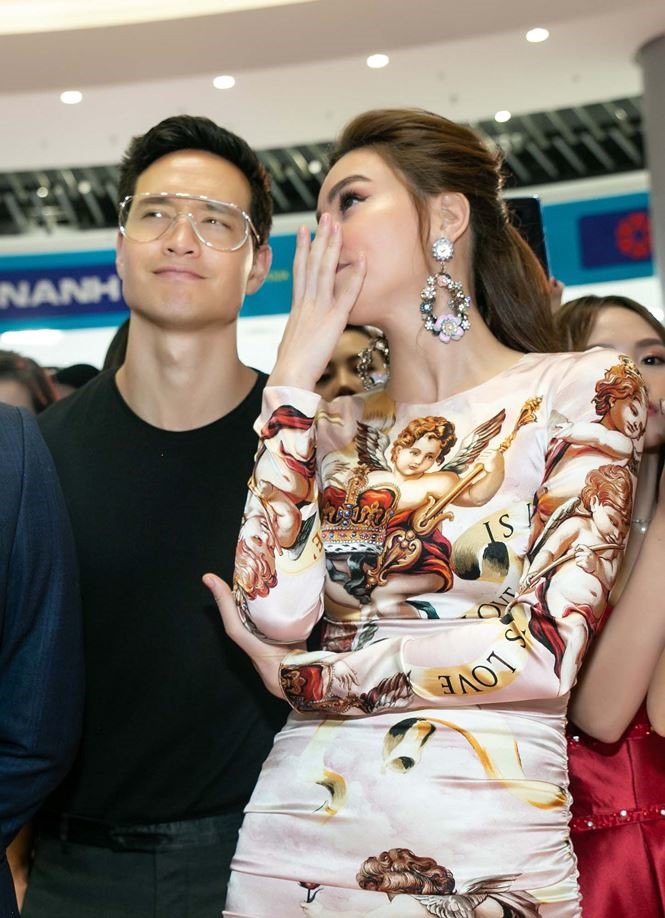 Hà Hồ và Kim Lý tình tứ bên nhau trước tin đồn đường ai nấy đi.