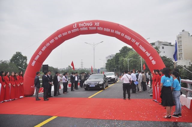 Sau 10 tháng thi công, cầu vượt nút giao này chính thức thông xe.