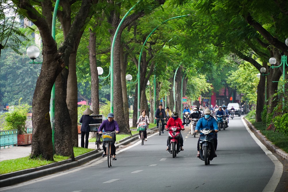 Phố phường như hát những lời tình ca... Ảnh: Tạ Quang