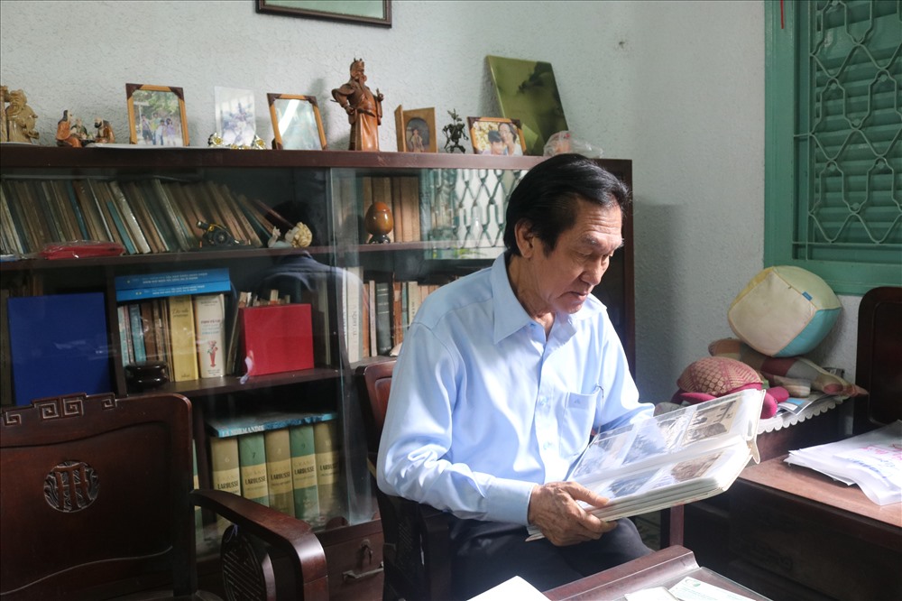 PGS TS Nguyễn Mạnh Hùng là nhà nghiên cứu TPHCM. Ông từng giữ cương vị giáo sư Đại học Osaka Nhật Bản và hiệu trường trường Đại học quốc tế Hồng Bàng.