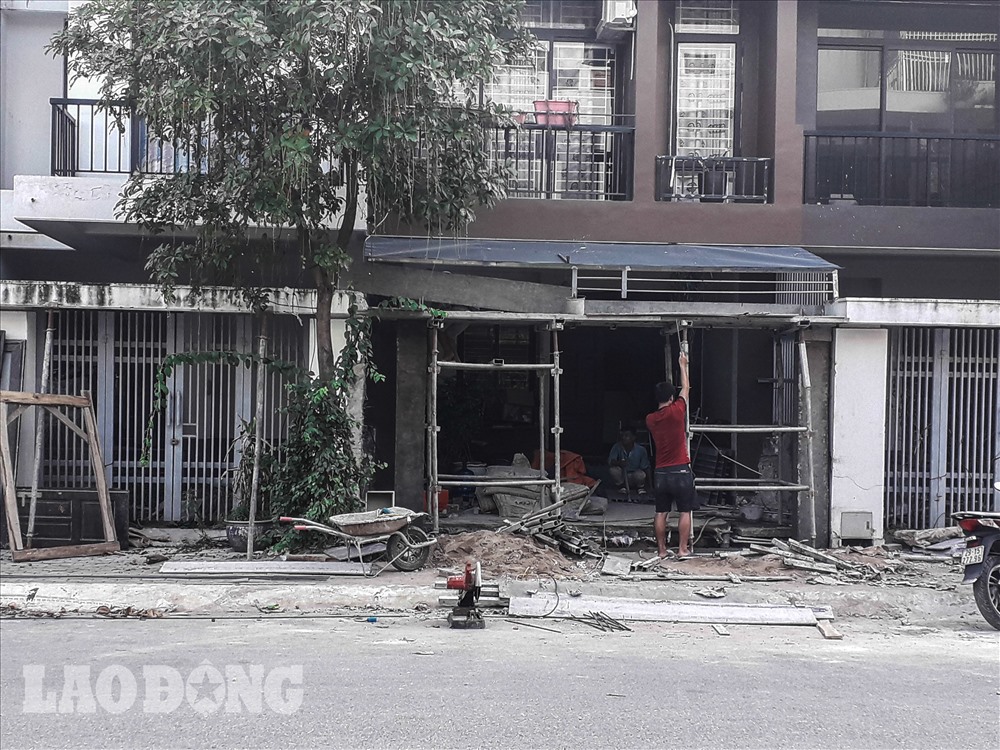 Khu đô thị này vẫn đang ngổn ngang cảnh xây dựng.