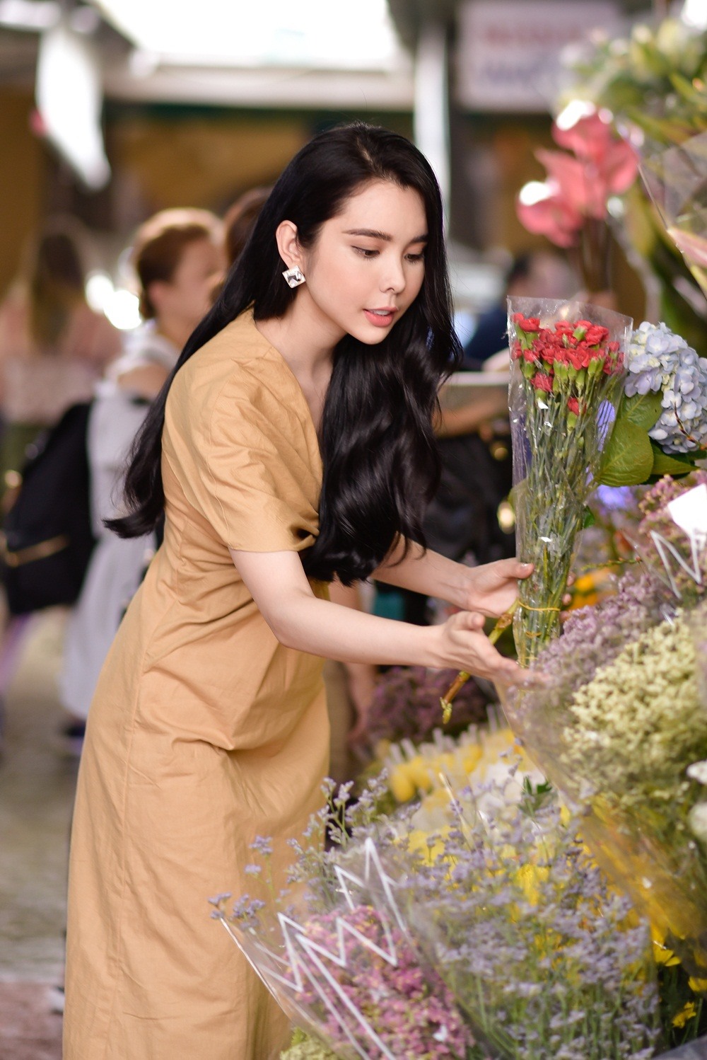 Huỳnh Vy chọn cách giới thiệu về TPHCM ra quốc tế không giống các người đẹp khác - ảnh 4 Huỳnh Vy chọn cách giới thiệu về TPHCM ra quốc tế không giống các người đẹp khác - ảnh 4