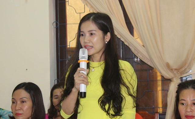 Đồng chí Bạch Tuyết tham luận