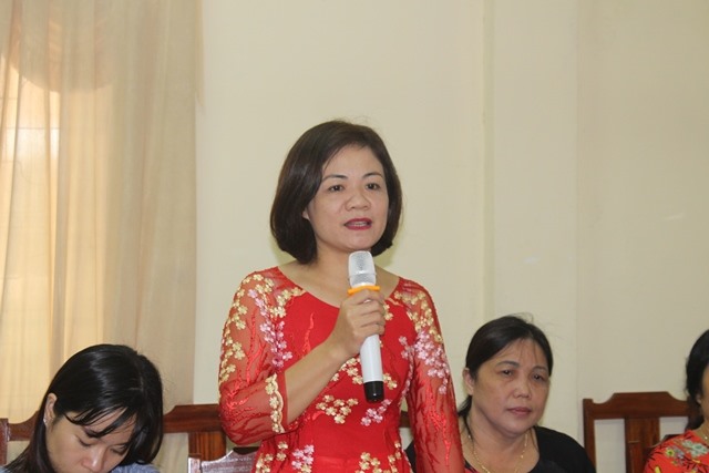 Đồng chí Mỹ Lệ tham luận