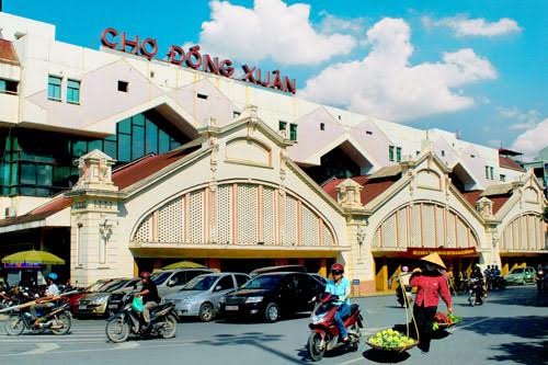 Chợ Đồng Xuân: Với lịch sử lâu đời, lại nằm trong khu vực trung tâm Hà Nội nên chợ Đồng Xuân mang nhiều giá trị về văn hóa, lịch sử. Đây là nơi buôn bán nhiều mặt hàng khác nhau, nhưng nổi bật nhất vẫn là ngành hàng may mặc thời trang với giá cả phải chăng và chất lượng tương đối tốt.