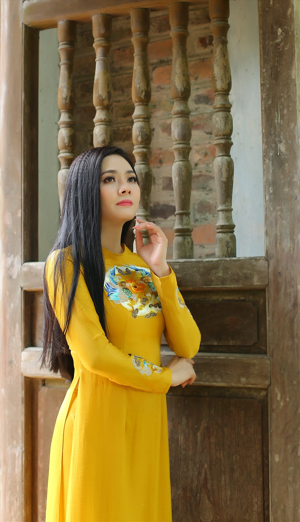 Đây không phải lần đầu tiên Lương Nguyệt Anh hát, cũng như ra mắt MV về mẹ, thậm chí Nguyệt Anh còn được gọi là ca sĩ “chuyên trị” ca khúc về Mẹ.