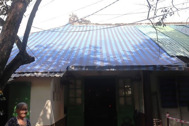Ngôi nhà chờ sập, với những cư dân đã 'sống khổ' tại đây sắp gần hết một đời người
