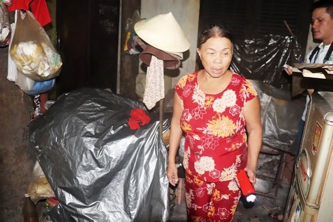 'Chị Dậu' thời hiện đại sinh sống bên trong một ngôi nhà chờ sập