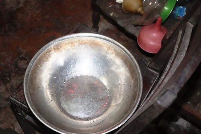 'Chị Dậu' thời hiện đại sinh sống bên trong một ngôi nhà chờ sập