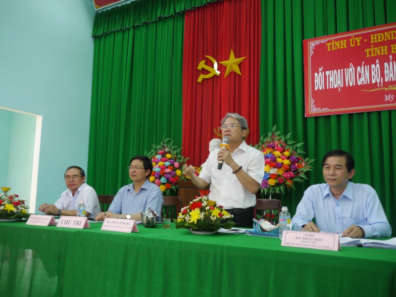 Chủ tịch UBND tỉnh Bình Định Hồ Quốc Dũng chủ trì buổi đối thoại với người dân xã Mỹ An (Phù Mỹ, Bình Định) trước đó