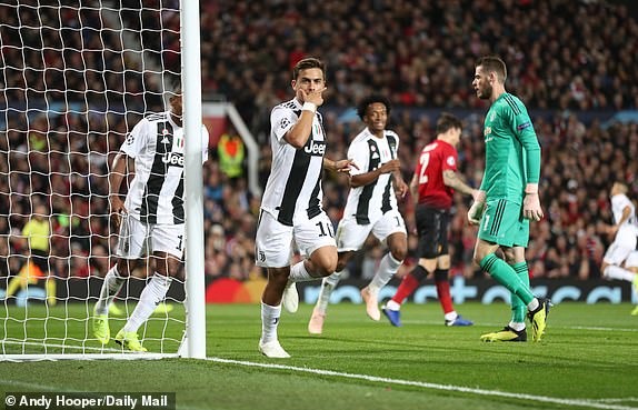 Dybala mở tỉ số và thể hiện kiểu ăn mừng quen thuộc. Ảnh: Daily Mail.