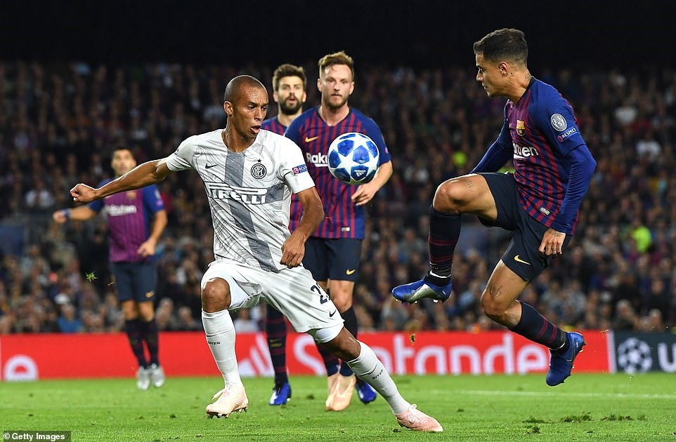 Coutinho (phải) có trận đấu chơi năng nổ. Ảnh: Getty.