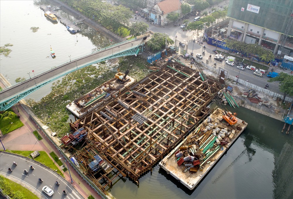 Dự án chống ngập 10.000 tỉ đình trệ gần nửa năm qua ảnh hướng đến giao thông và môi rường xung quanh.